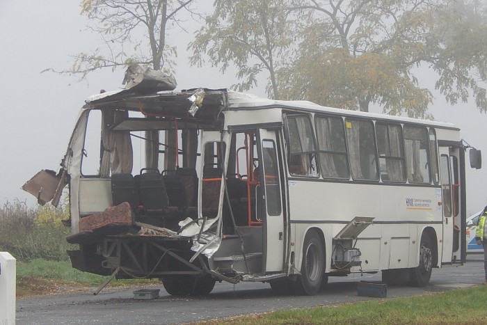 Fotókon a kónyai buszbaleset | Vezess