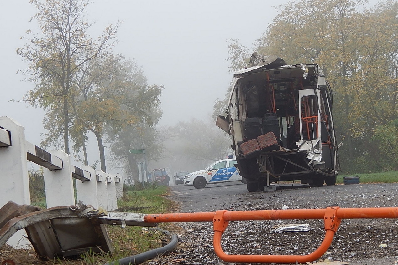 Fotókon a kónyai buszbaleset 1