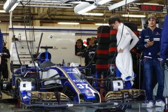 F1: Mexikóban hagytak két pilótát