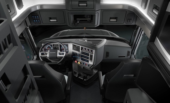 Íme Amerika legújabb aszfaltszaggató csőrőse 1