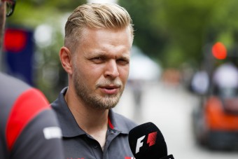 F1: Alonsóékat követi Magnussen
