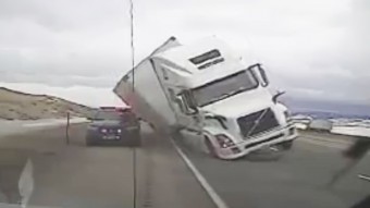 Itt az orkán, fogadd meg a rendőrség tanácsait, ha autóba ülsz