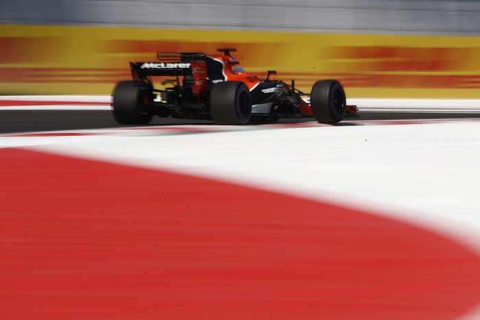 F1: Egy másodperccel gyorsabb motort kapott a McLaren