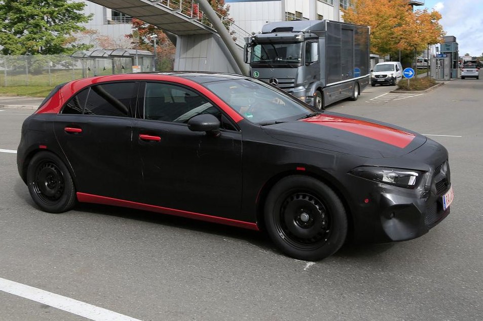 Nagyobb lesz a vadonatúj Mercedes A-osztály 8 Nagyobb lesz a vadonatúj Mercedes A-osztály 8