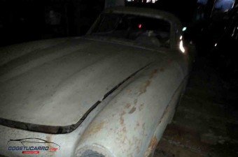 Valódi kincset, eredeti Mercedes 300SL-t találtak egy kubai pajtában