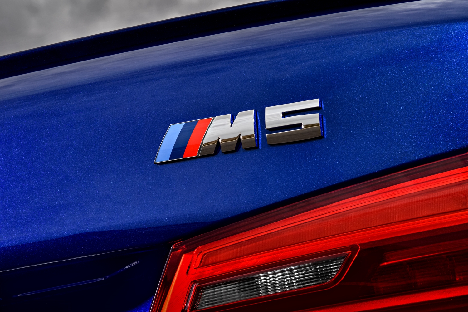 5 tény bizonyítja, hogy a BMW M5-ös motorja nagy szám 7