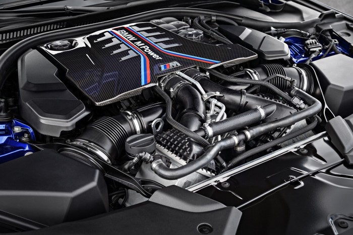 5 tény bizonyítja, hogy a BMW M5-ös motorja nagy szám 2 5 tény bizonyítja, hogy a BMW M5-ös motorja nagy szám 2