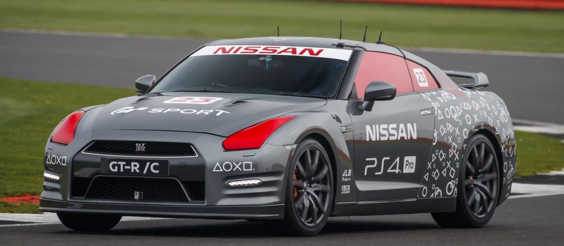 Távirányítóval vezették a sportkocsit