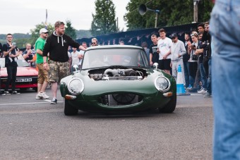 Őrült vagy zseni, aki Wankel-t rak egy Jaguar E-type-ba?