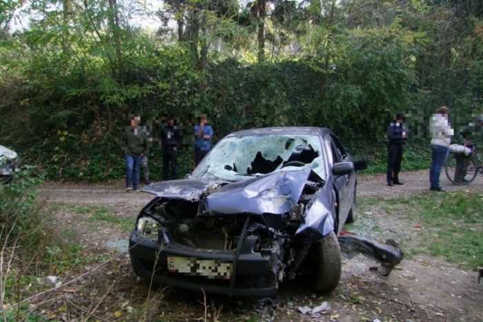 Fotókon a baltával szétvert zalai autó 2