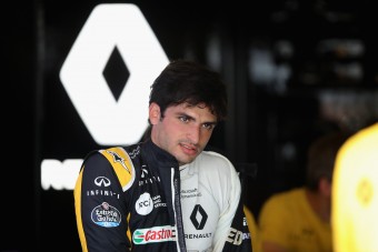 F1: Fekete bukóra váltott Sainz