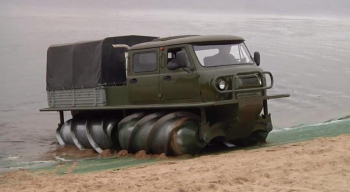 Kerekek nélkül közlekedő teherautó támadt fel a rozsdából 1 | Vezess Kerekek nélkül közlekedő teherautó támadt fel a rozsdából 1