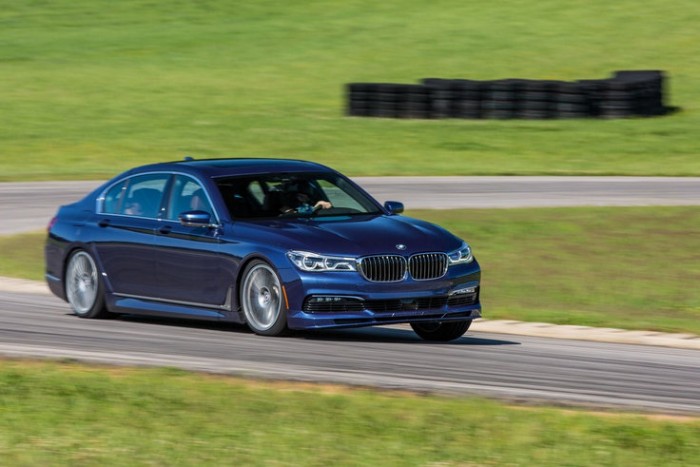 Kőkemény sportautókat vert a kecses kupé 2 | Vezess Kőkemény sportautókat vert a kecses kupé 2