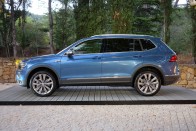 Hét ülés kell, de ciki az egyterű? Itt a megoldás: VW Tiguan Allspace 74