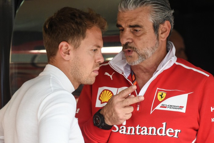 F1: Vettel ragaszkodik a csapatfőnökhöz