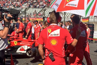 F1: Spanyol nő húzza ki a gödörből a Ferrarit?