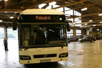 Kiszervezi a buszok karbantartását a BKV