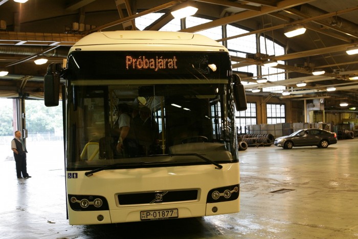 Kiszervezi a buszok karbantartását a BKV