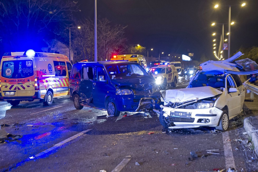 Rommá tört autók az M3-as kivezetőn 3