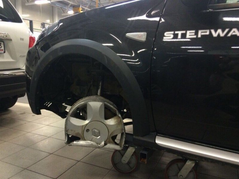 Defekt miatt ment szervizbe egy hölgy, a szerelők eldobták az agyukat 2 | Vezess Defekt miatt ment szervizbe egy hölgy, a szerelők eldobták az agyukat 2