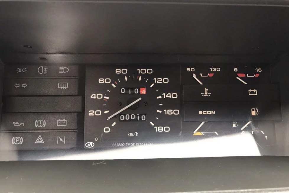 Szédítő áron kínálnak egy 25 éves Ladát, gyári állapotban 2