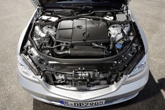 5 nagy autó, amibe meglepően apró motort szereltek