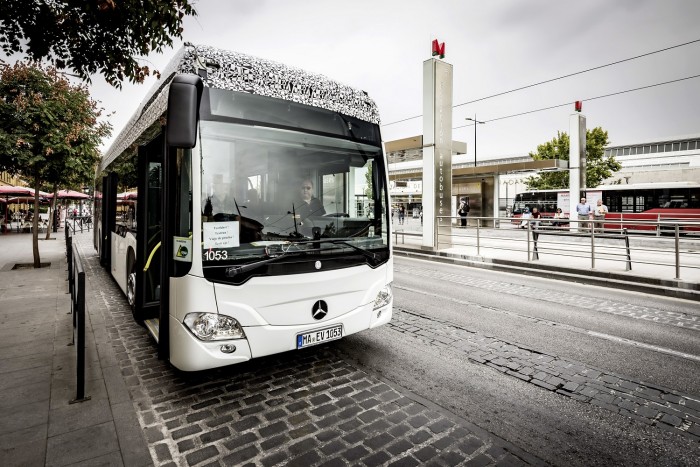 A Mercedes-Benz is beáll a sorba 1 A Mercedes-Benz is beáll a sorba 1