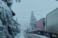Hó alatt az ország egy része, friss fotók az utakról 20