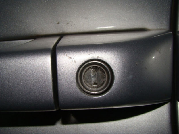 Tollal akartak feltörni egy autót Pesten