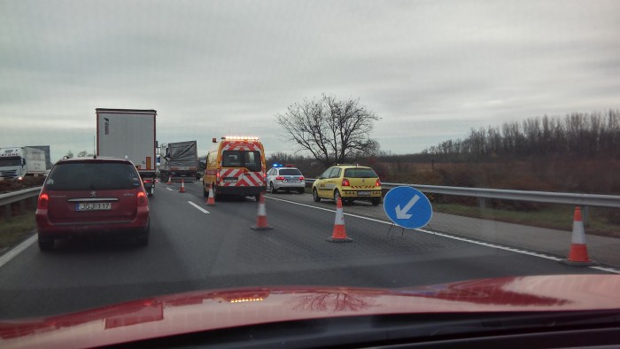 Hatalmas baleset az M5-ösön, fotókon az ütközés 1