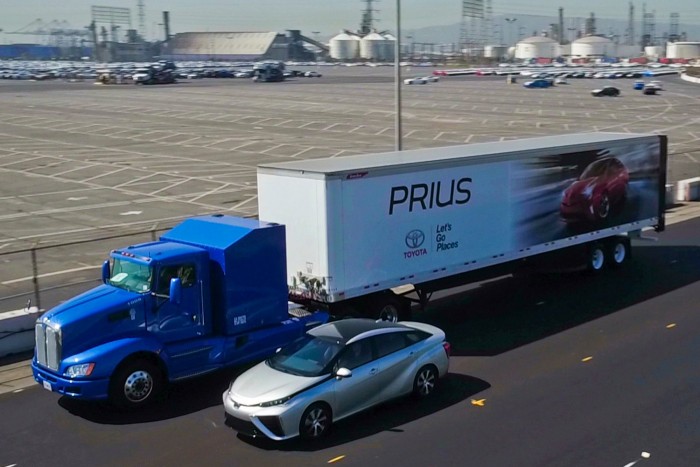 Hidrogén üzemű nyerges vontatót tesztel a Toyota 1