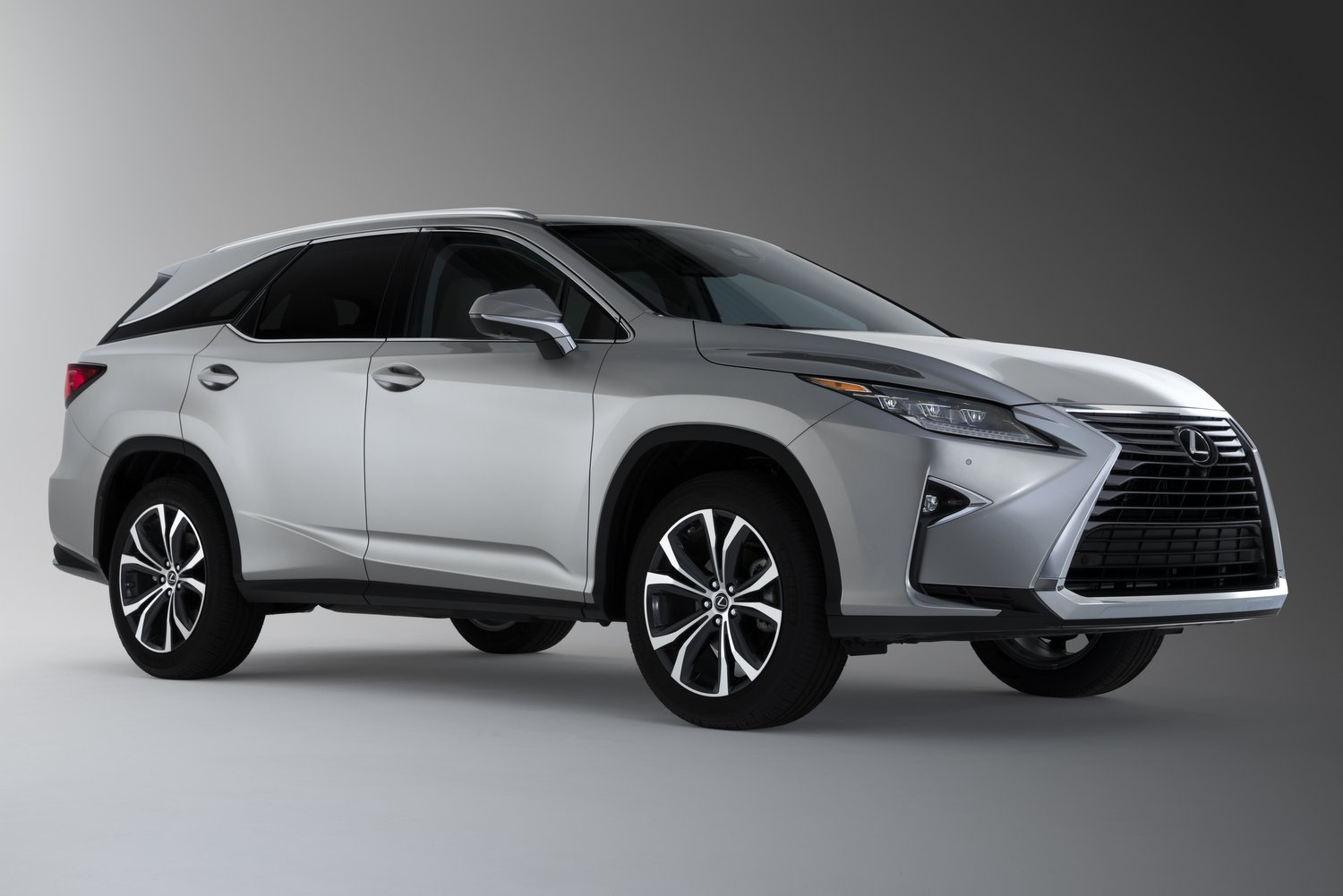 Megérkezett a három üléssoros Lexus RX 27