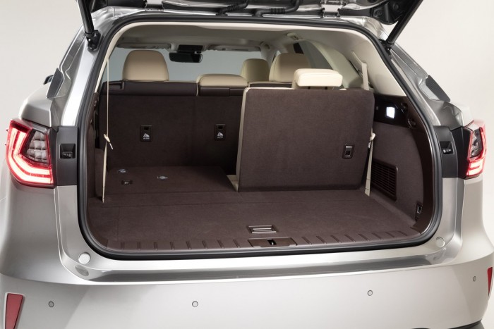 Megérkezett a három üléssoros Lexus RX 6