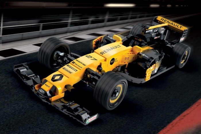 F1 versenyautó, amely több mint félmillió alkatrészből áll (mégsem megy sehová)