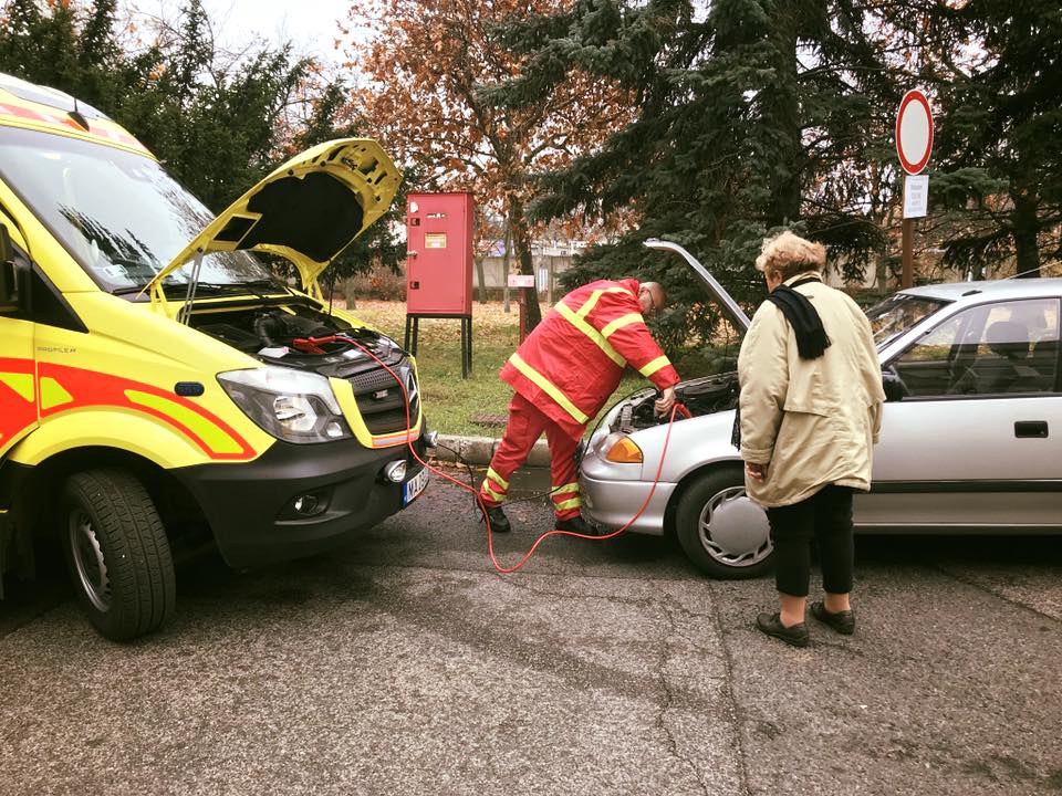 A magyar mentősök nem csak életet mentenek, nézzétek csak 1 | Vezess A magyar mentősök nem csak életet mentenek, nézzétek csak 1