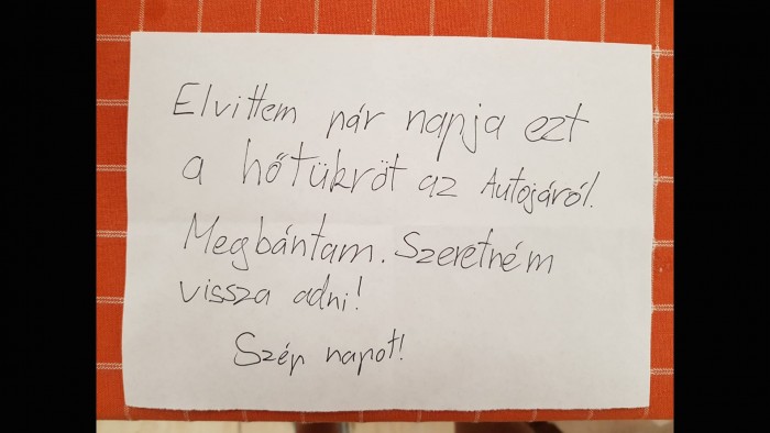 Bűnbánó tolvaj hagyott zseniális üzenetet egy pesti autó szélvédőjén 1 Bűnbánó tolvaj hagyott zseniális üzenetet egy pesti autó szélvédőjén 1