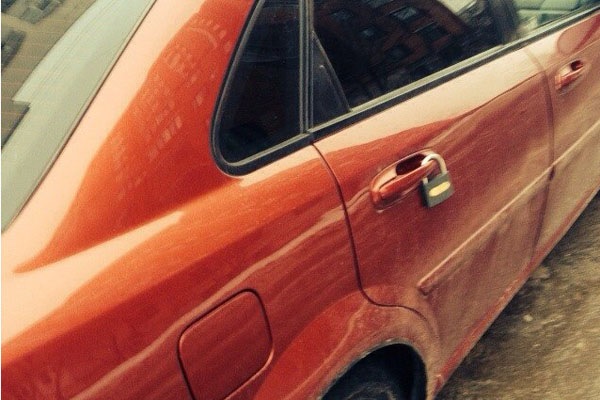 Bosszantó csalás terjed az oroszoknál, lelakatolják az autókat 3