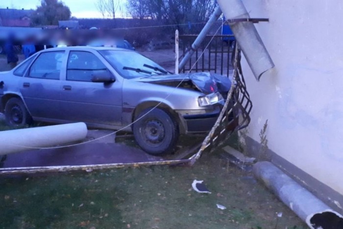 Dezső bepiált, egyből összetörte a lopott verdát