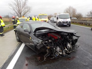 Rommá törtek egy Ferrarit az M1-esen - fotók