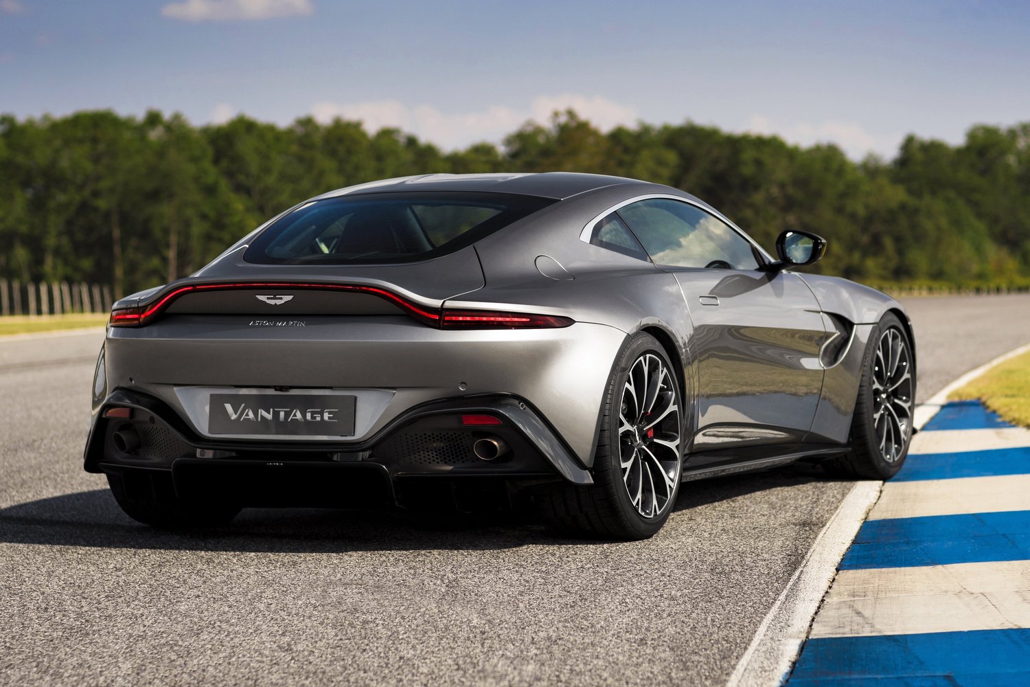 Aston Martin Vantage: olyat tud, mint eddig soha 36