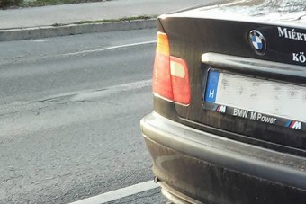 Saját autóján figurázza ki a BMW-s társadalmat egy hazai BMW-s