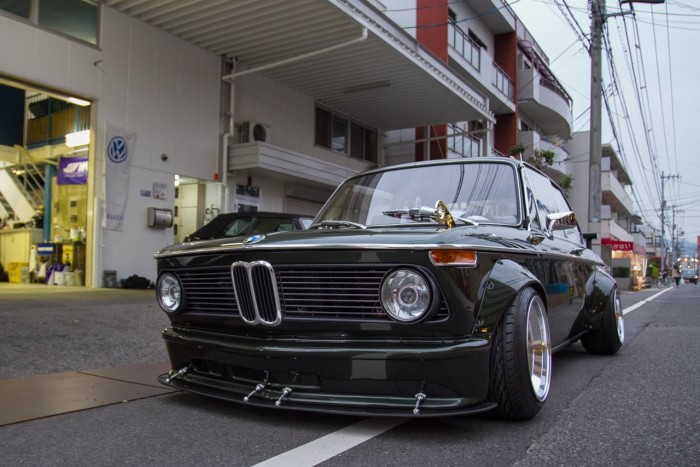 Jól áll a 02-es BMW-nek a japán tuning