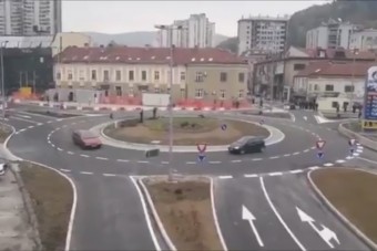 Hihetetlen, mit művelnek az emberek ebben a körforgalomban