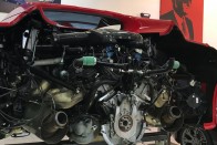 Kuplungcsere Ferrari F50-esen? Először bontsd ketté! 2