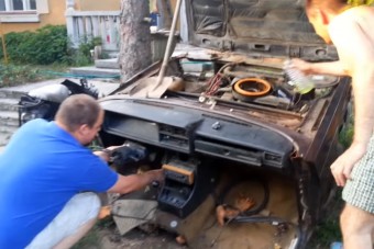 A magyarok még egy félbevágott Ladát is beindítanak