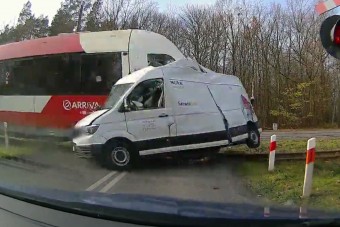 Úgy elvitte a furgont a vonat, mintha sose lett volna