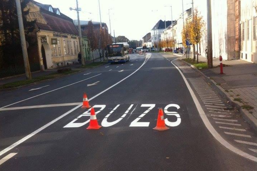 Nem sikerült leírni a busz szót az útra Debrecenben 4