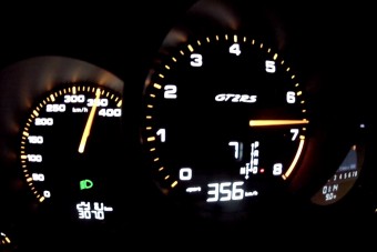 Így gyorsul nulláról 356 km/órára a Porsche 911 GT2 RS