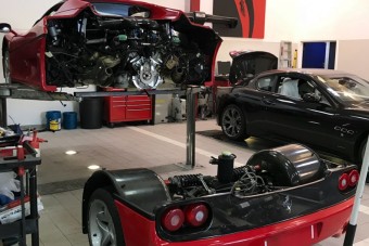 Kuplungcsere Ferrari F50-esen? Először bontsd ketté!