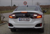 Vezettük a Honda új hidrogénautóját 71